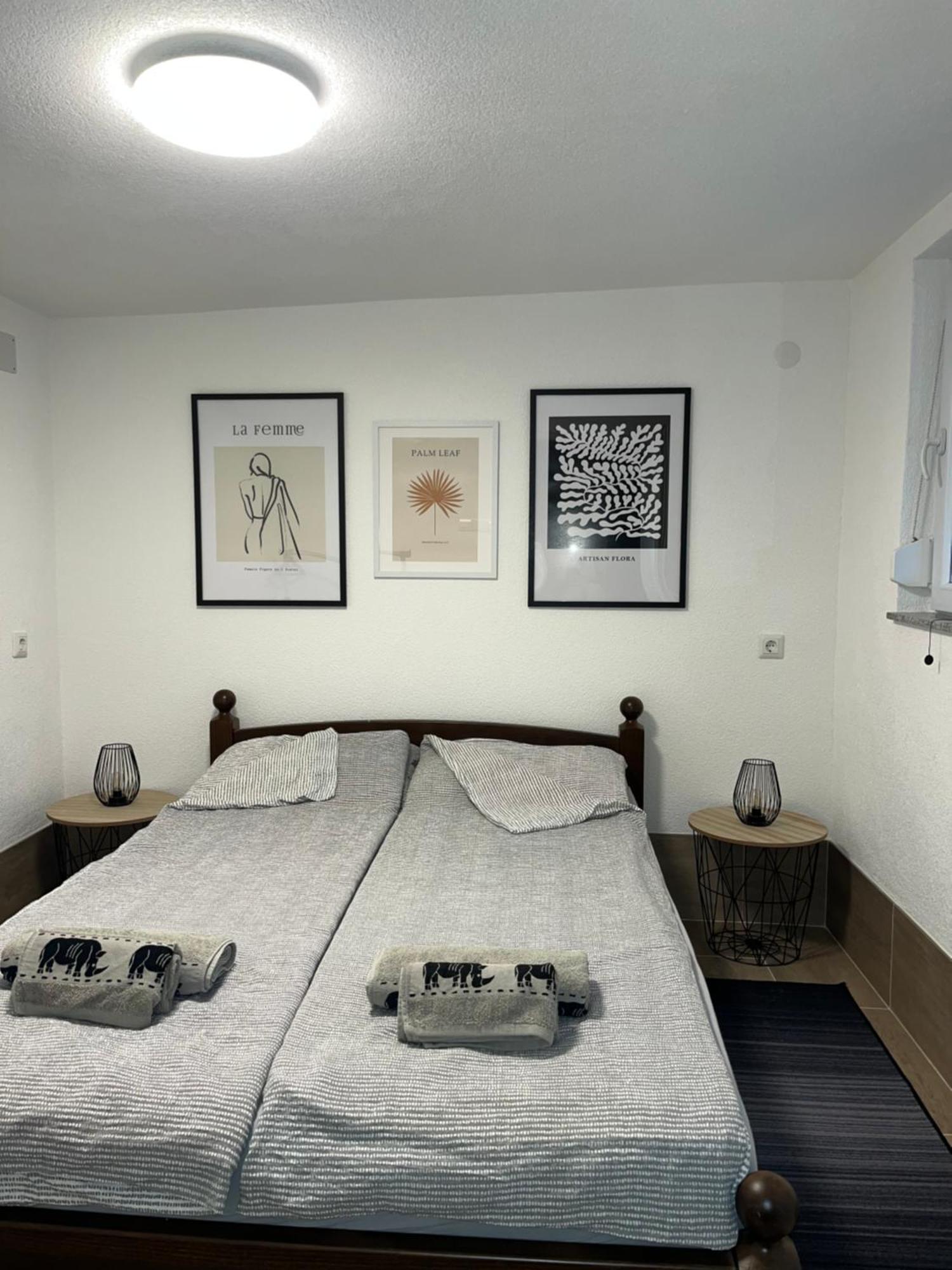 Studio Apartman Azra Kulen Vakuf Exterior photo